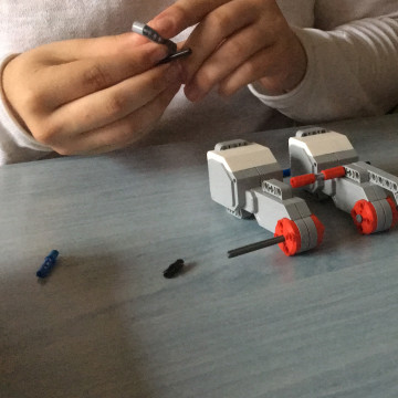 Bevezetés a Lego Mindstrome Ev3 robotok világába:Szerelő video elérhetősége